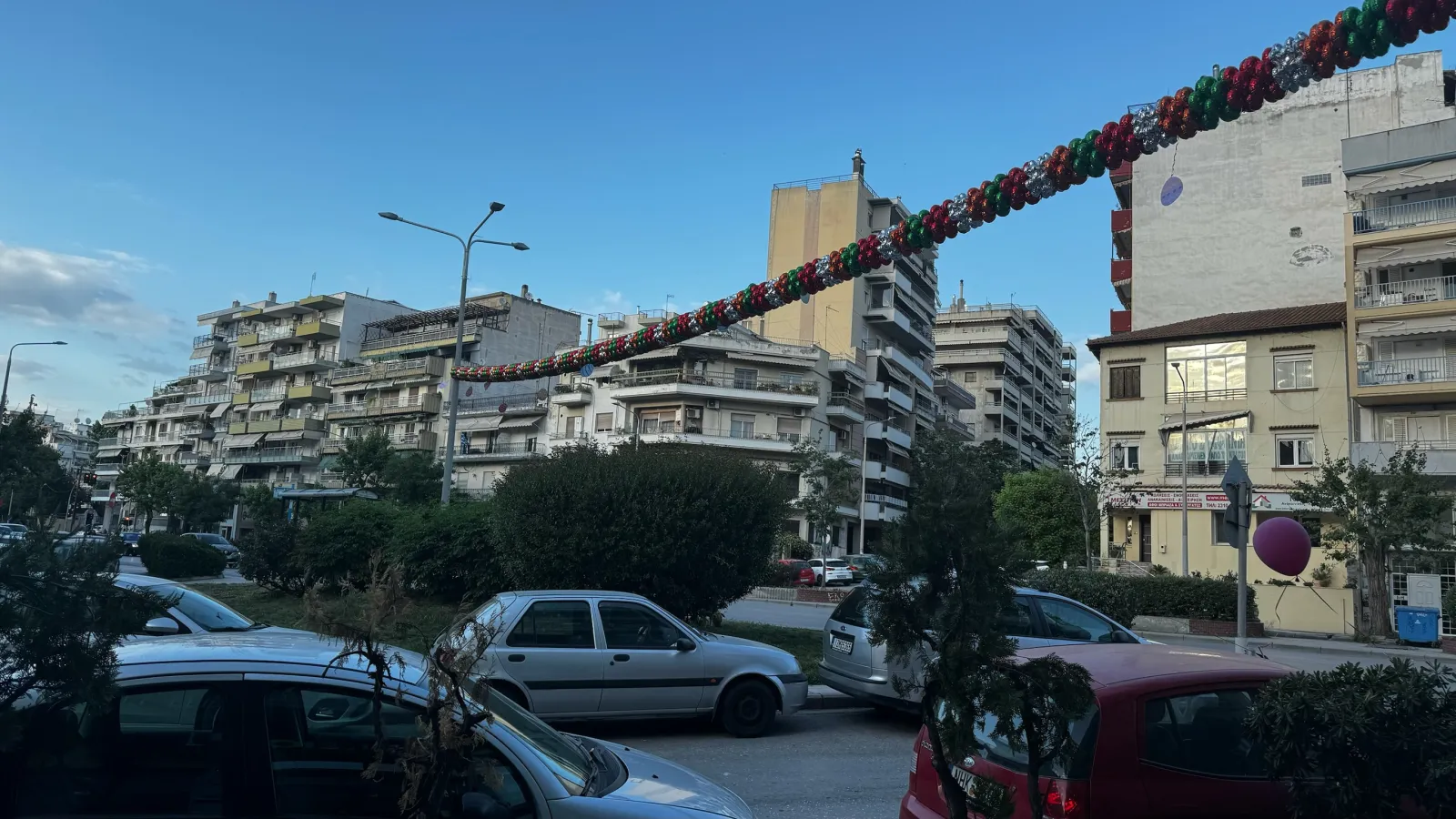 Γιρλάντα εγκαινίων σε κατάστημα 9007