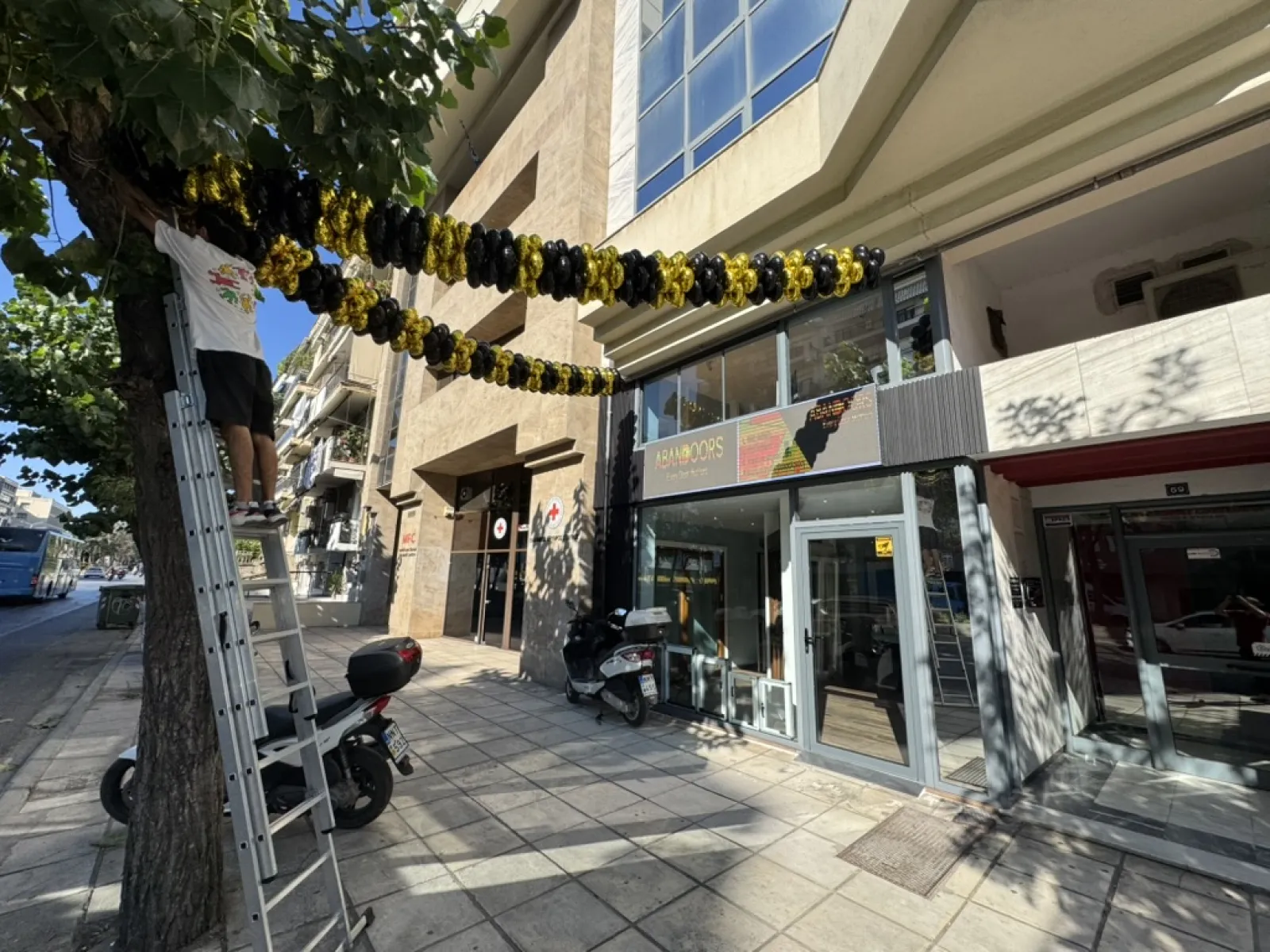 Γιρλάντα εγκαινίων σε κατάστημα 4842